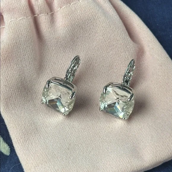 Kate Spade Silver Tone Square Cushion-Cut Crystal Drop Earrings Lever-back Close - Picture 11 of 12